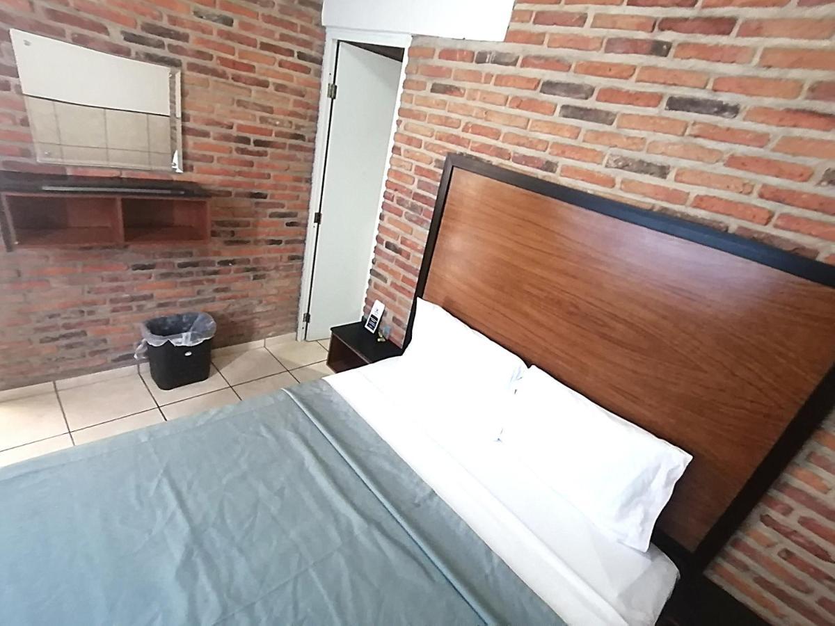 Hotel Hcm Guadalajara Extérieur photo