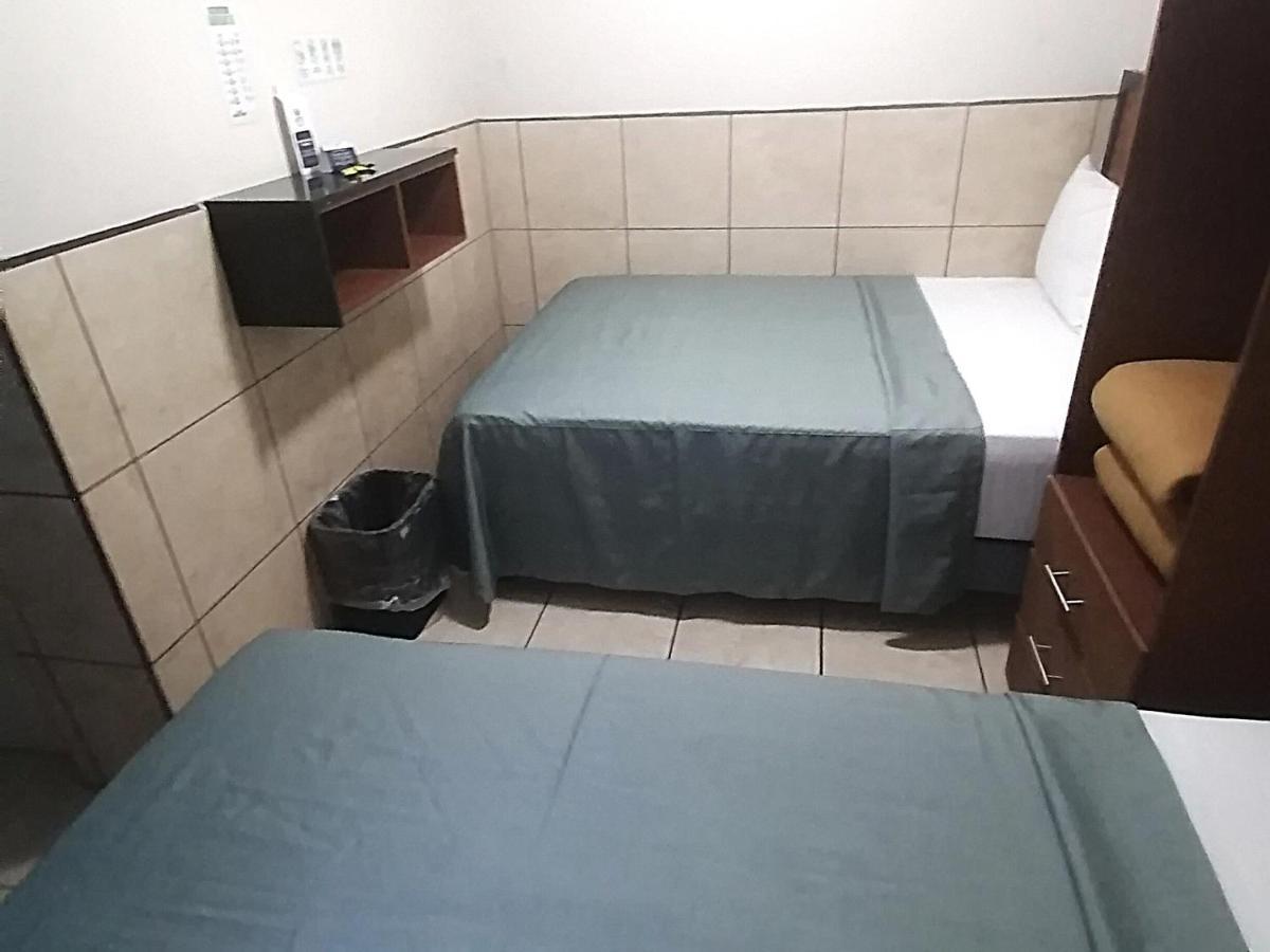 Hotel Hcm Guadalajara Extérieur photo